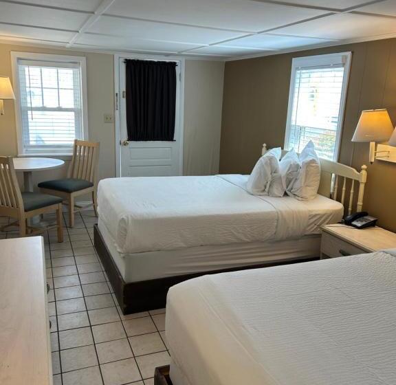 Четырехместный Номер Стандарт, The Admiral Hotel/motel