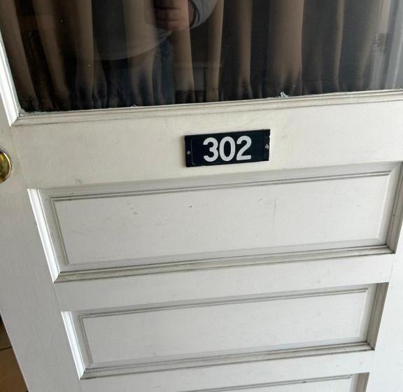 Студия Стандарт, The Admiral Hotel/motel