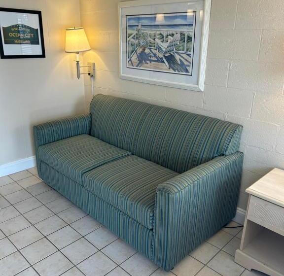 Студия Стандарт, The Admiral Hotel/motel