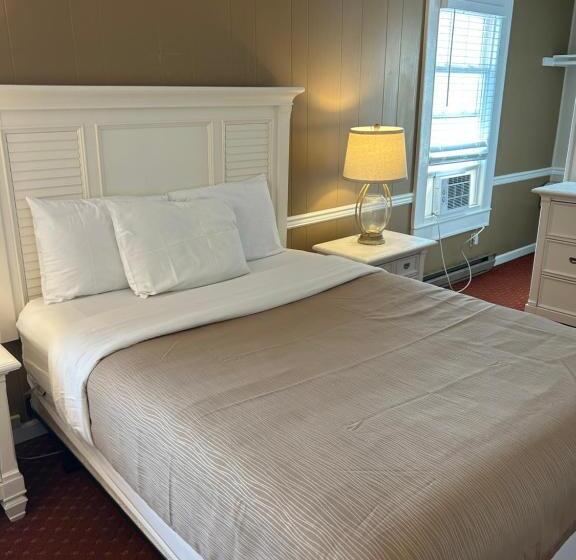 Номер Стандарт с Балконом, The Admiral Hotel/motel