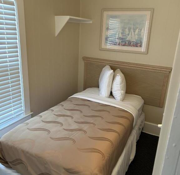 Номер Economy, The Admiral Hotel/motel