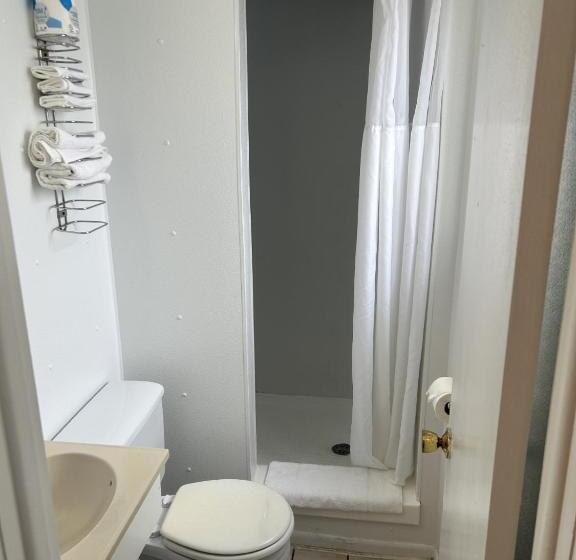 חדר אקונומי, The Admiral Hotel/motel