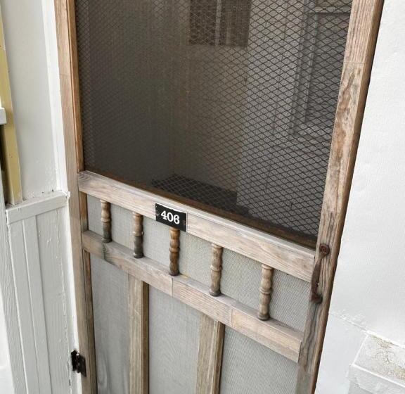 Апартаменты 1 Спальня, The Admiral Hotel/motel