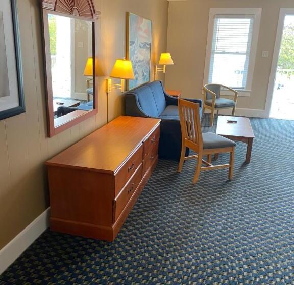 Апартаменты 1 Спальня, The Admiral Hotel/motel