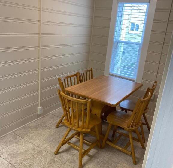 Апартаменты 1 Спальня, The Admiral Hotel/motel