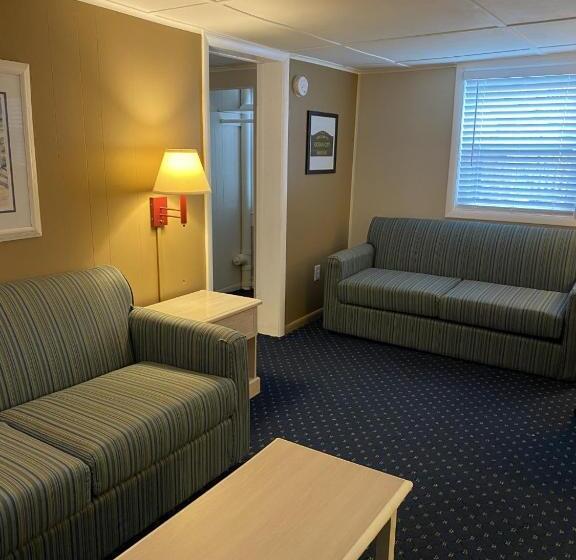 Люкс, The Admiral Hotel/motel