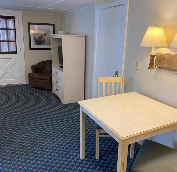 Апартаменты 2 Спальни, The Admiral Hotel/motel