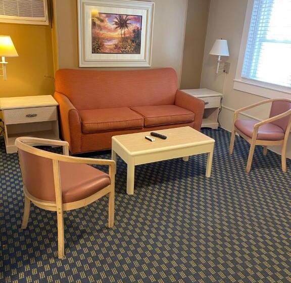 Апартаменты 2 Спальни, The Admiral Hotel/motel