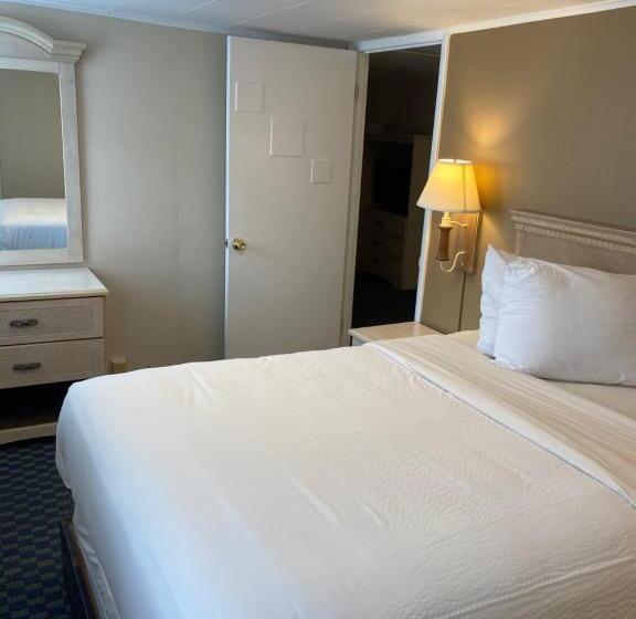 Апартаменты 2 Спальни, The Admiral Hotel/motel