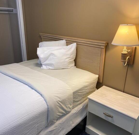Апартаменты 2 Спальни, The Admiral Hotel/motel