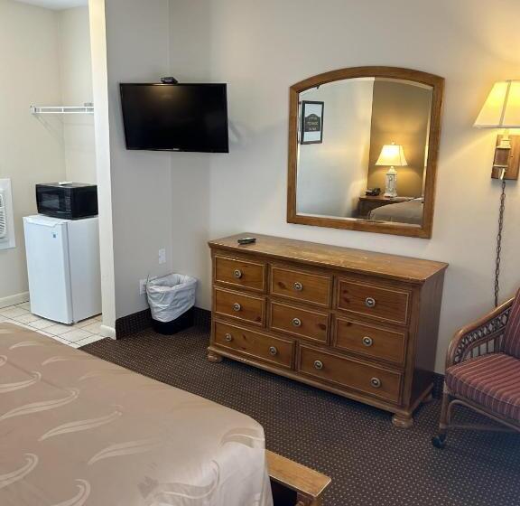 Номер Economy, The Admiral Hotel/motel