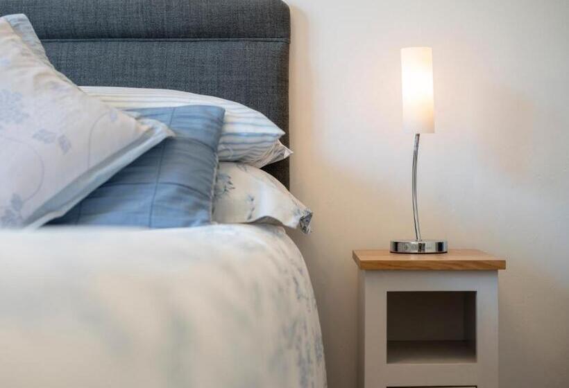 Номер Стандарт, Barnes Fell Apartments