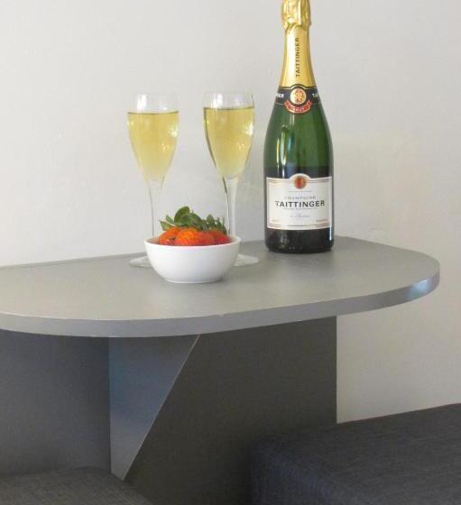 스탠다드 룸, Barnes Fell Apartments