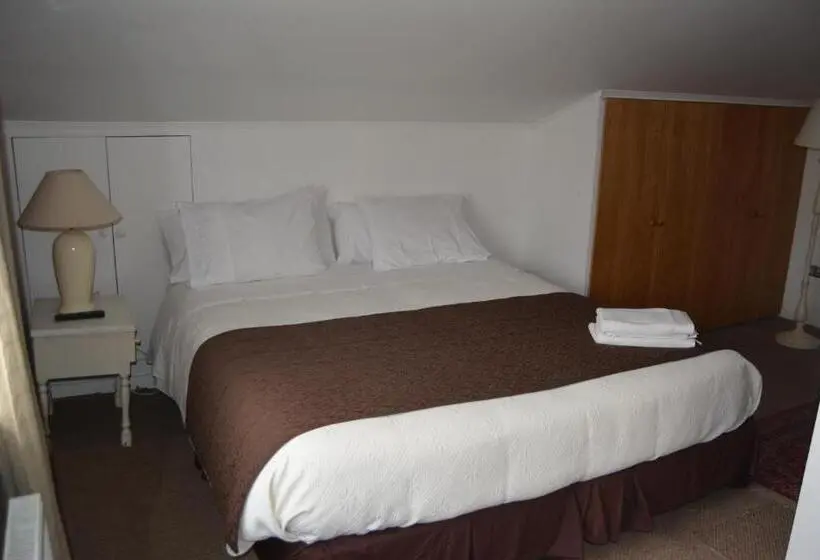 اتاق لوکس سه تخته, Chocolate Manor House Hotel Boutique