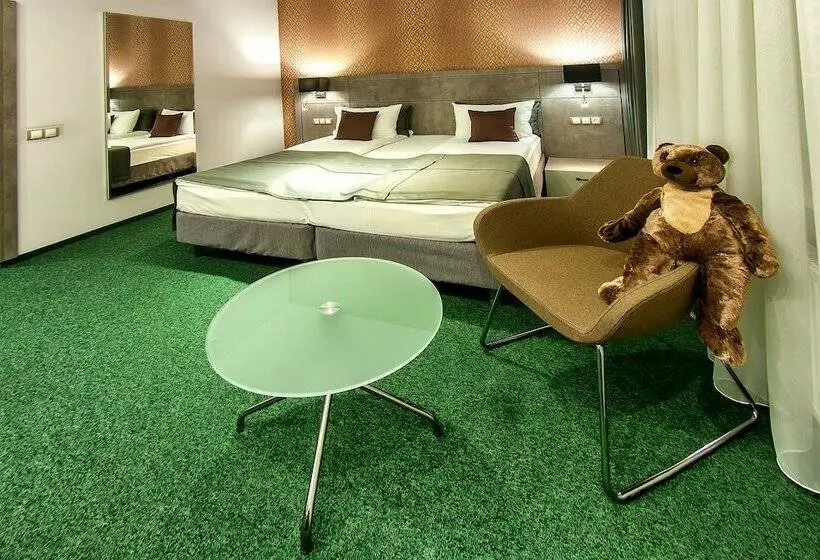 コンフォートルーム, Boutique Hotel Paradox