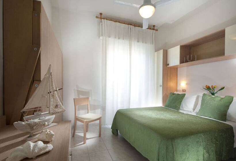 اتاق خانوادگی, Felix