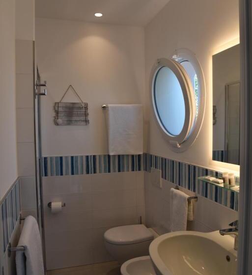 اتاق اکونومی, Felix