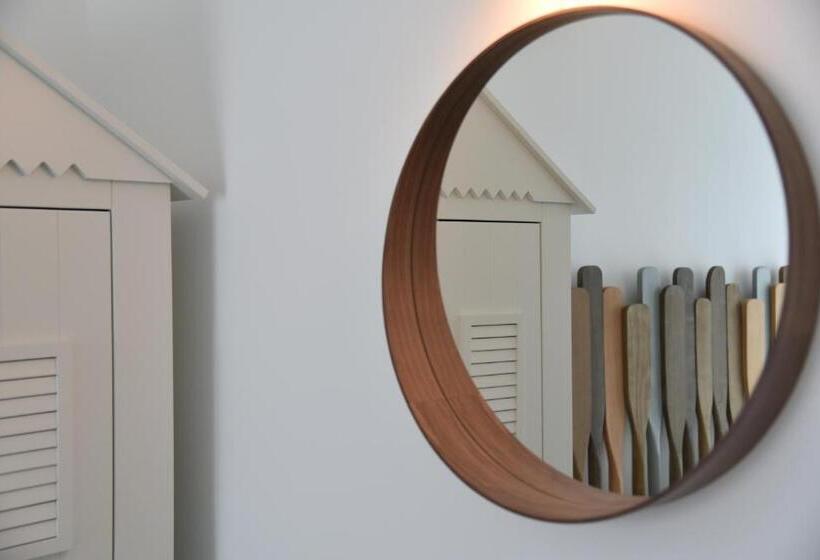 اتاق اکونومی, Felix