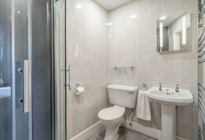 Номер Стандарт Вид на Озеро, Highfield