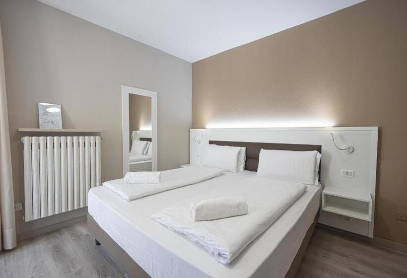 Superior room with lake view, Il Portico By Lvg Hotel Collection