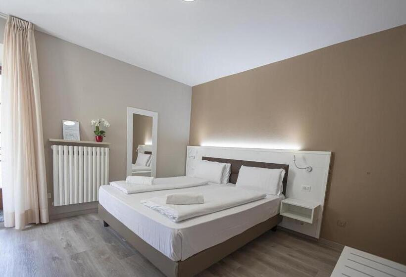 Superior room with lake view, Il Portico By Lvg Hotel Collection
