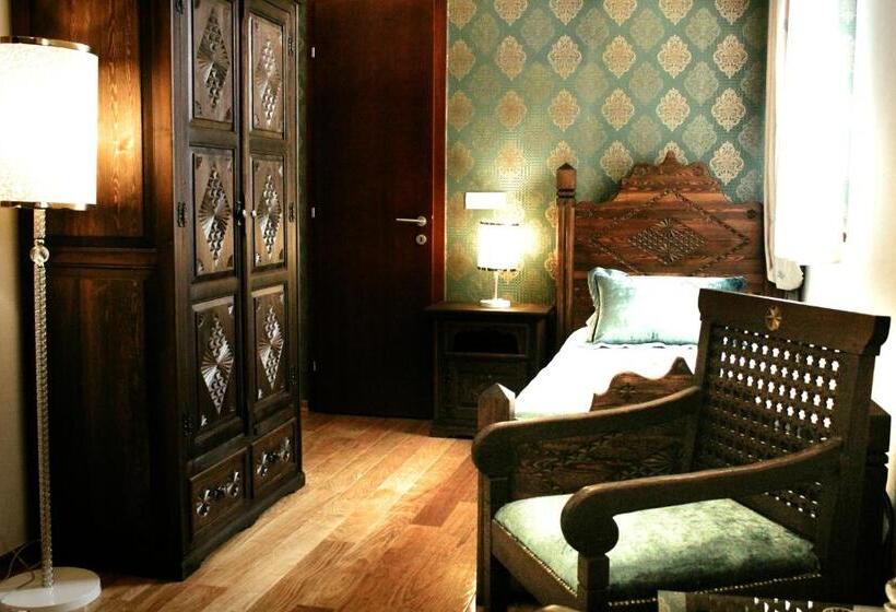 اتاق عادی, İsa Begov Hamam