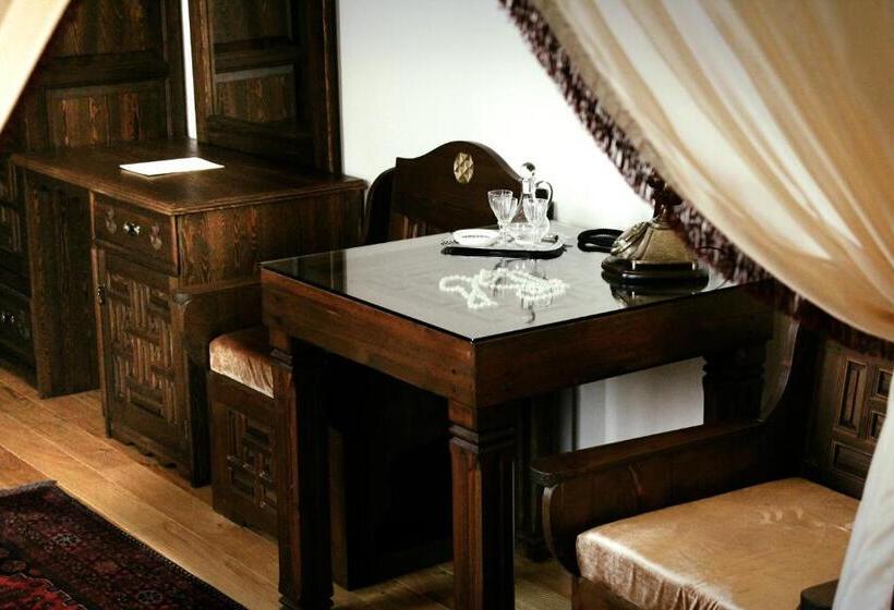 سوییت جونیور, İsa Begov Hamam