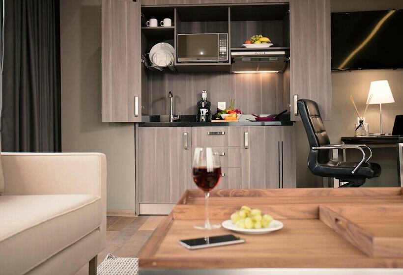 سوییت اجرایی, Krystal Grand Suites Insurgentes