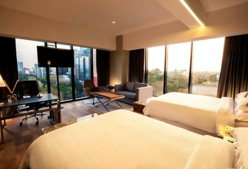 سوییت جونیور, Krystal Grand Suites Insurgentes