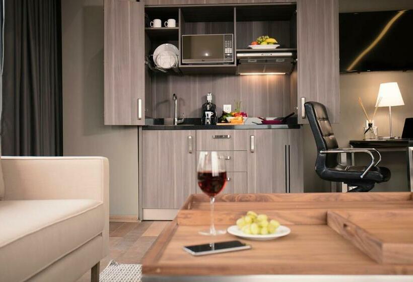 Полулюкс, Krystal Grand Suites Insurgentes