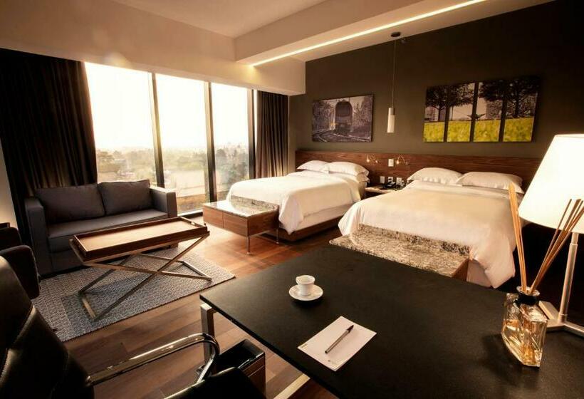 Полулюкс, Krystal Grand Suites Insurgentes