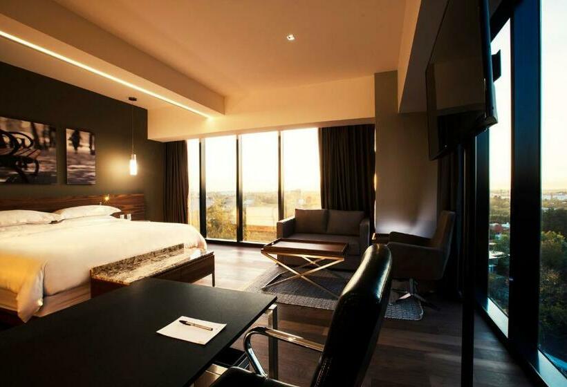 سوییت جونیور, Krystal Grand Suites Insurgentes