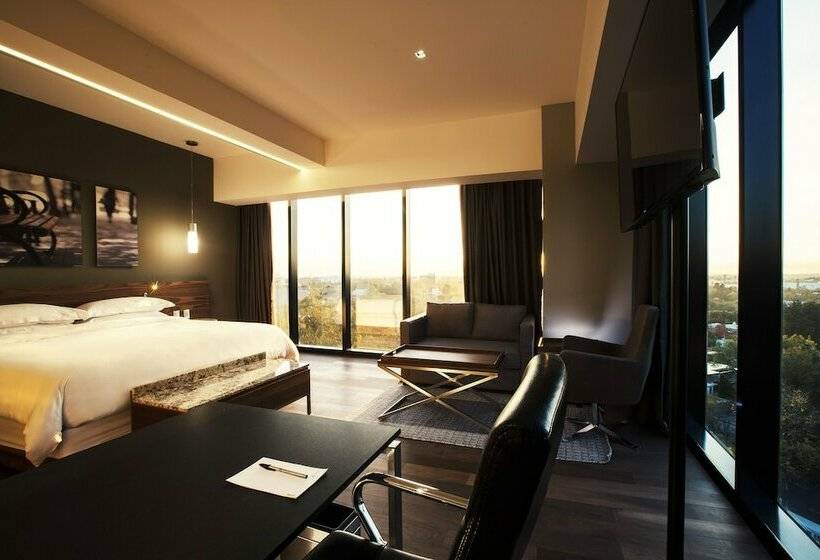 سوییت جونیور, Krystal Grand Suites Insurgentes