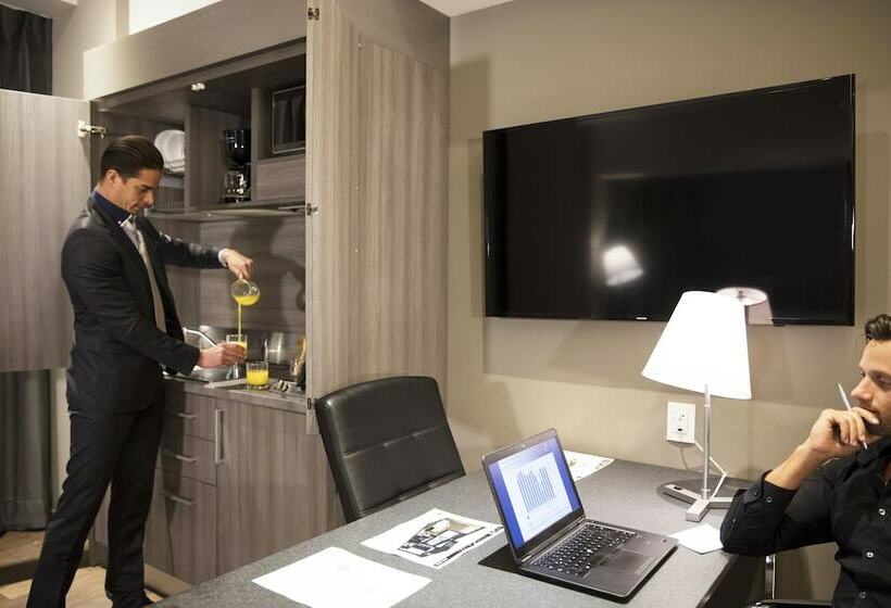 Полулюкс, Krystal Grand Suites Insurgentes