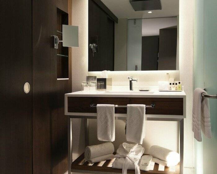 سوییت جونیور, Krystal Grand Suites Insurgentes