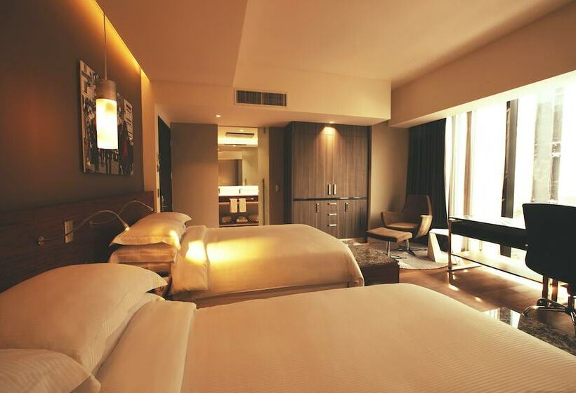 سوییت جونیور, Krystal Grand Suites Insurgentes