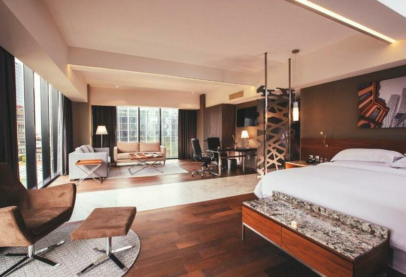 سوییت سوپریور, Krystal Grand Suites Insurgentes