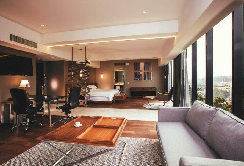 سوییت سوپریور, Krystal Grand Suites Insurgentes