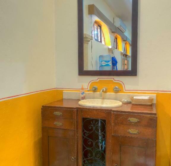 غرفة قياسية ثلاثية, Luz En Yucatan