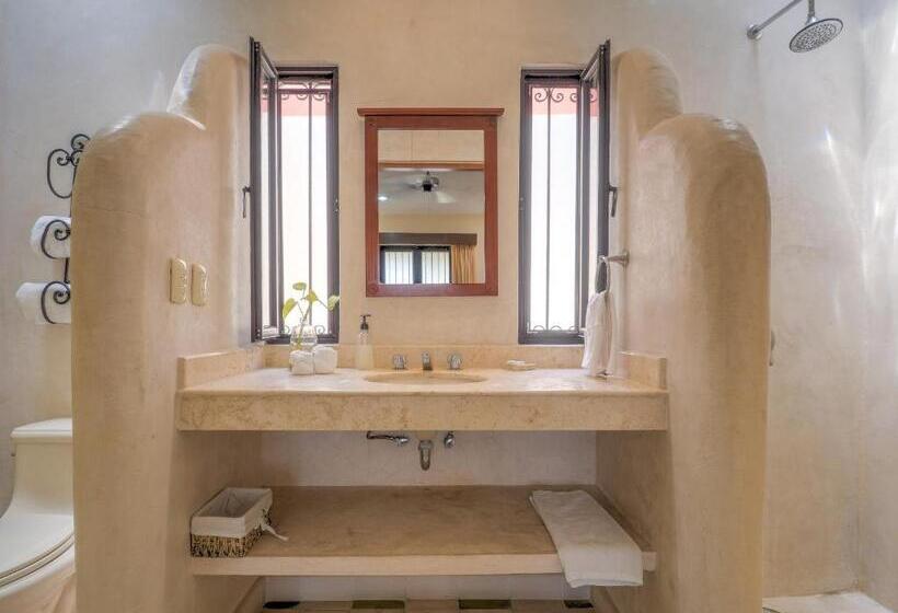 غرفة قياسية مطلّة علي حمام السباحة, Luz En Yucatan