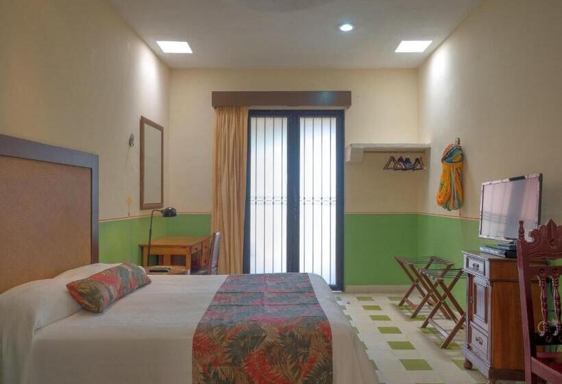 غرفة قياسية مطلّة علي حمام السباحة, Luz En Yucatan