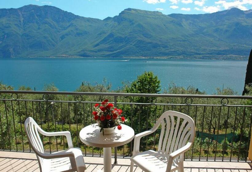 四人标准间, Mercedes