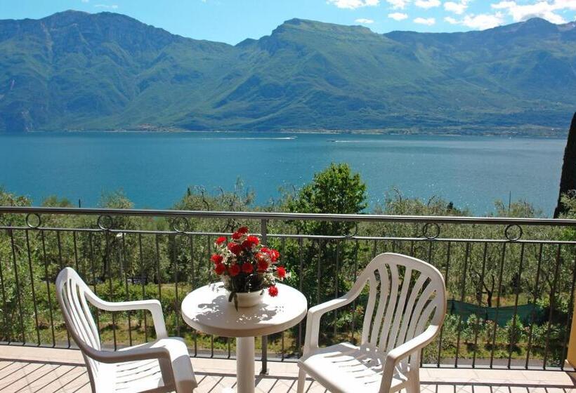 标准间带湖景, Mercedes