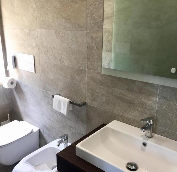 带花园景观的标准三人间, Mercedes