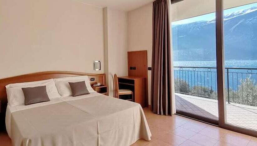 标准间带湖景, Mercedes