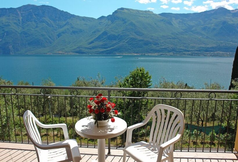 四人标准间, Mercedes