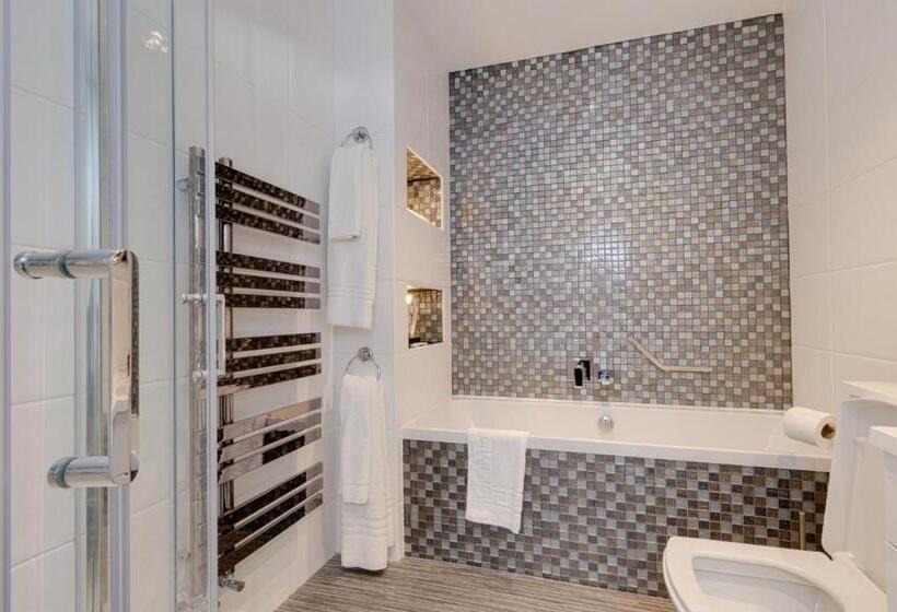 جناح, Park Manor