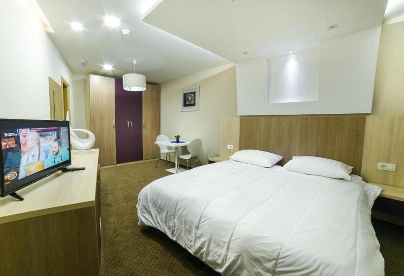 اتاق لوکس, Patria Villa