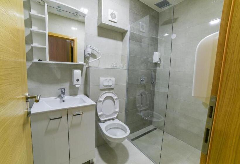 اتاق لوکس با چشم‌انداز باغ, Patria Villa