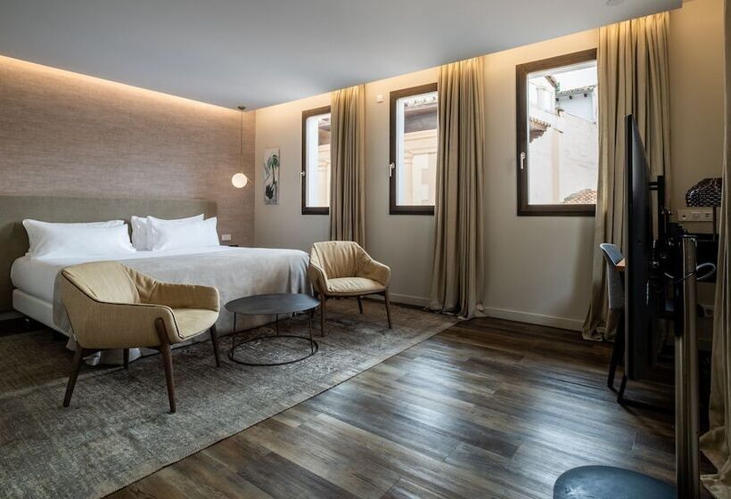 سوییت جونیور, Sant Jaume Design